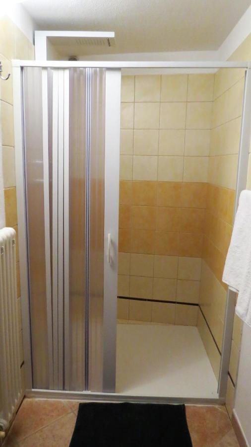 Lo Gnomo Sotto Al Glicine Apartment Chatillon Bagian luar foto