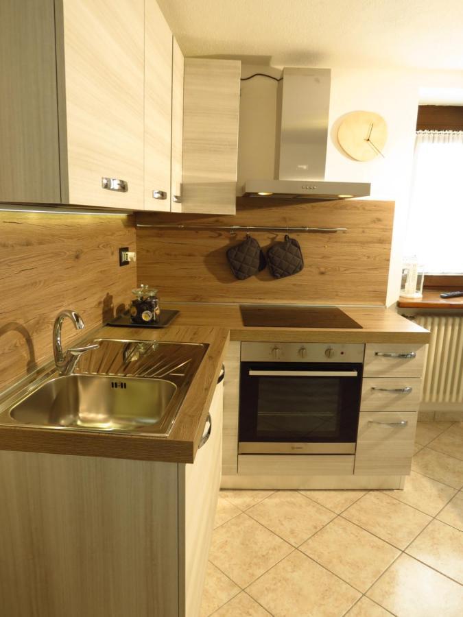 Lo Gnomo Sotto Al Glicine Apartment Chatillon Bagian luar foto