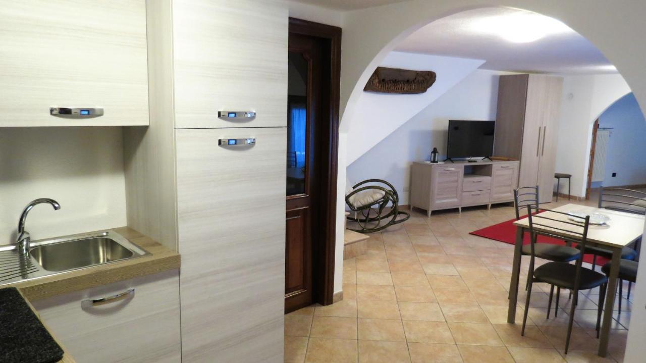 Lo Gnomo Sotto Al Glicine Apartment Chatillon Bagian luar foto