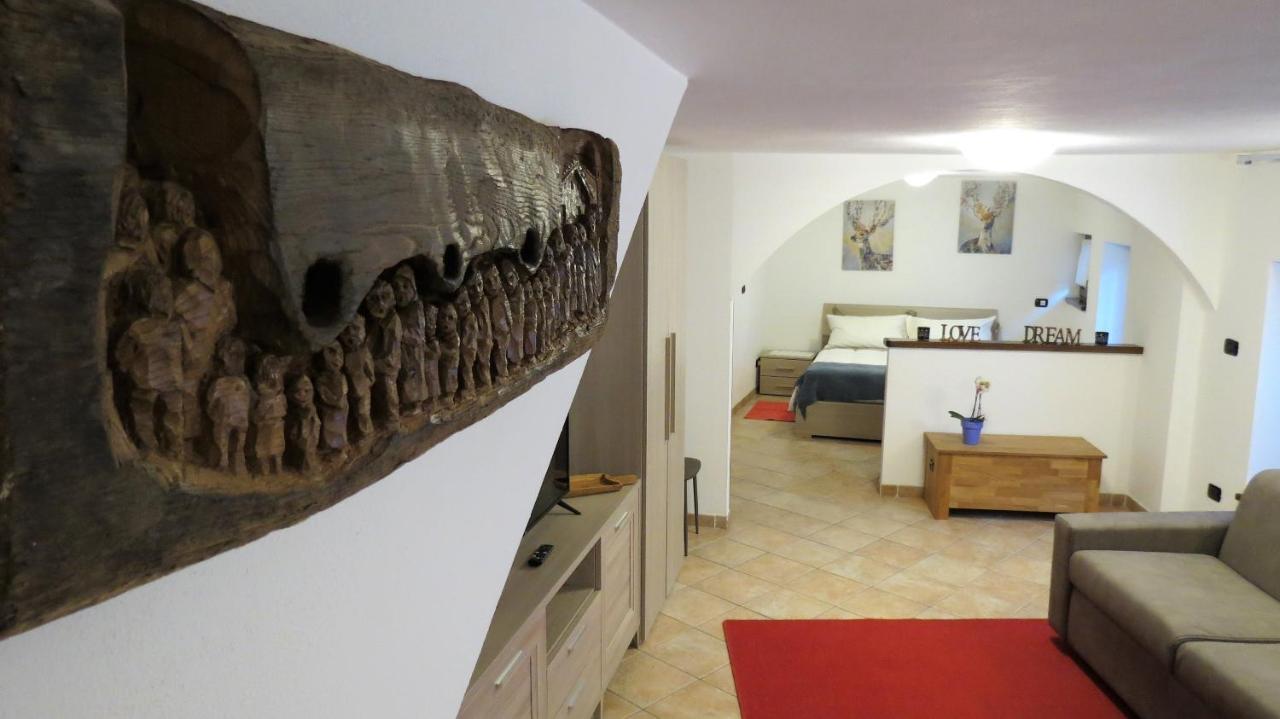 Lo Gnomo Sotto Al Glicine Apartment Chatillon Bagian luar foto