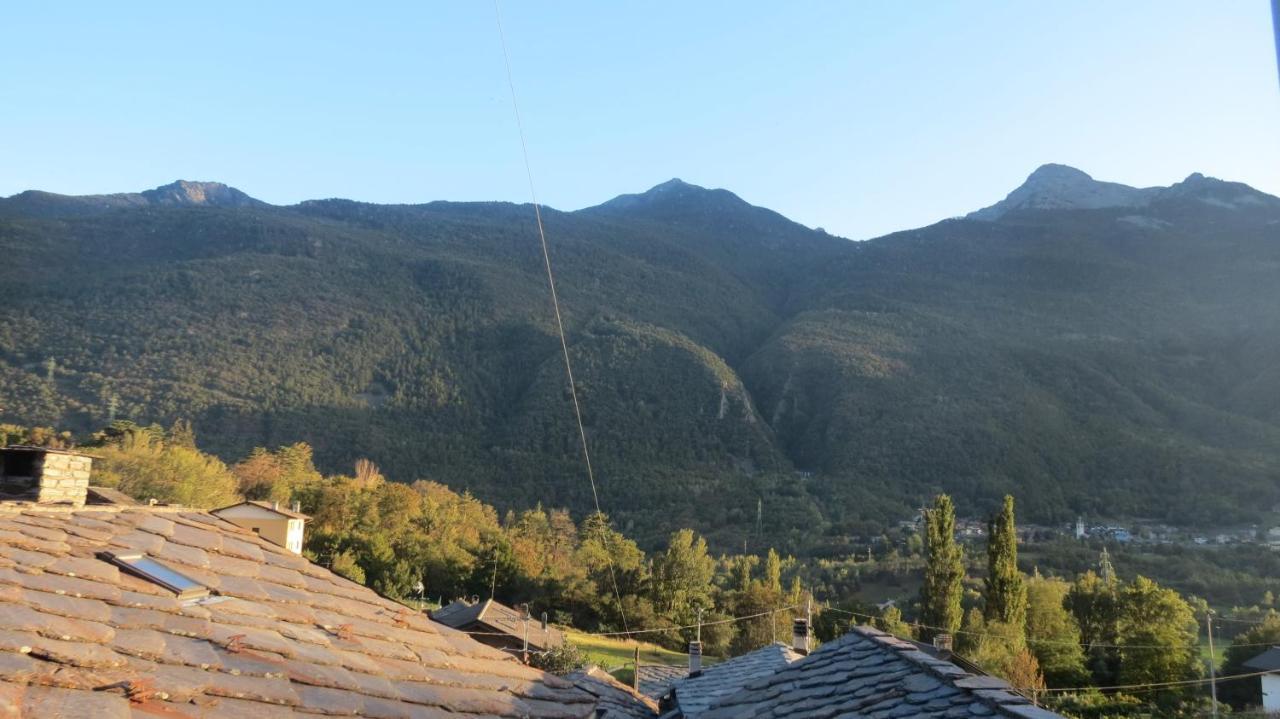 Lo Gnomo Sotto Al Glicine Apartment Chatillon Bagian luar foto
